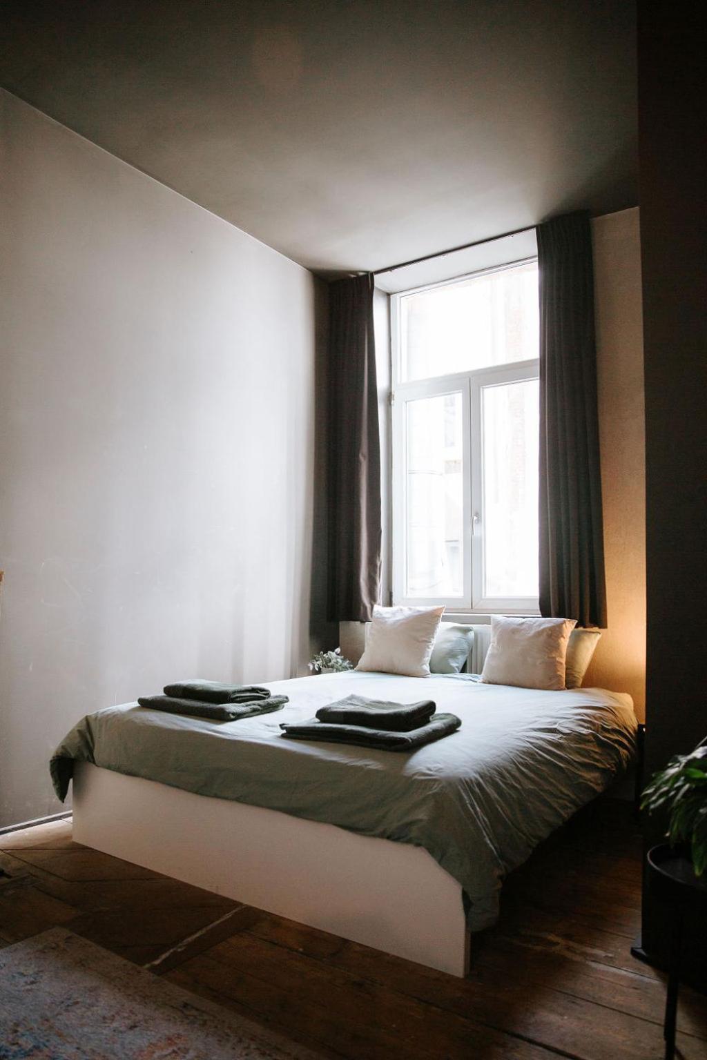 Luxe, Boutique App In Centre * Antwerpen